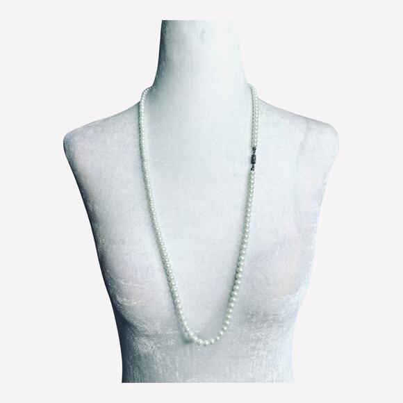 Unbranded Jewelry - Vintage Iridescent White Faux Pearls Single Strand Necklace